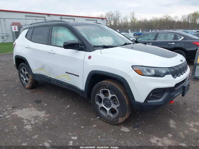 Salvage Jeep Compass Image