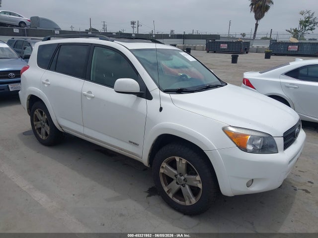 Salvage Toyota RAV4 Image