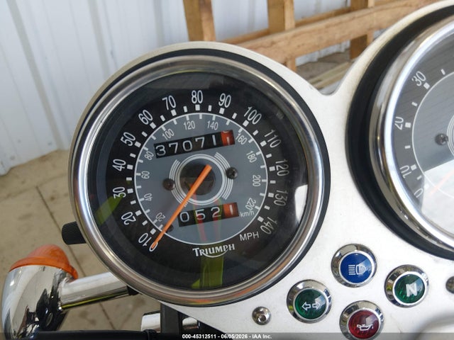 Triumph T100 Bonneville