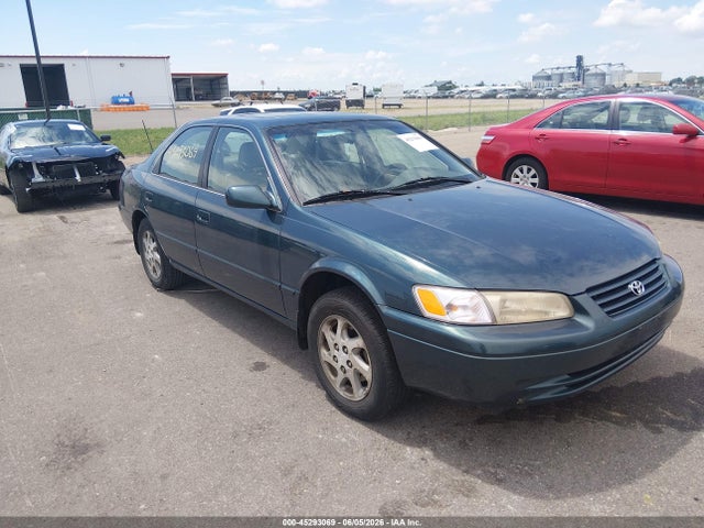 Salvage Toyota Camry Image