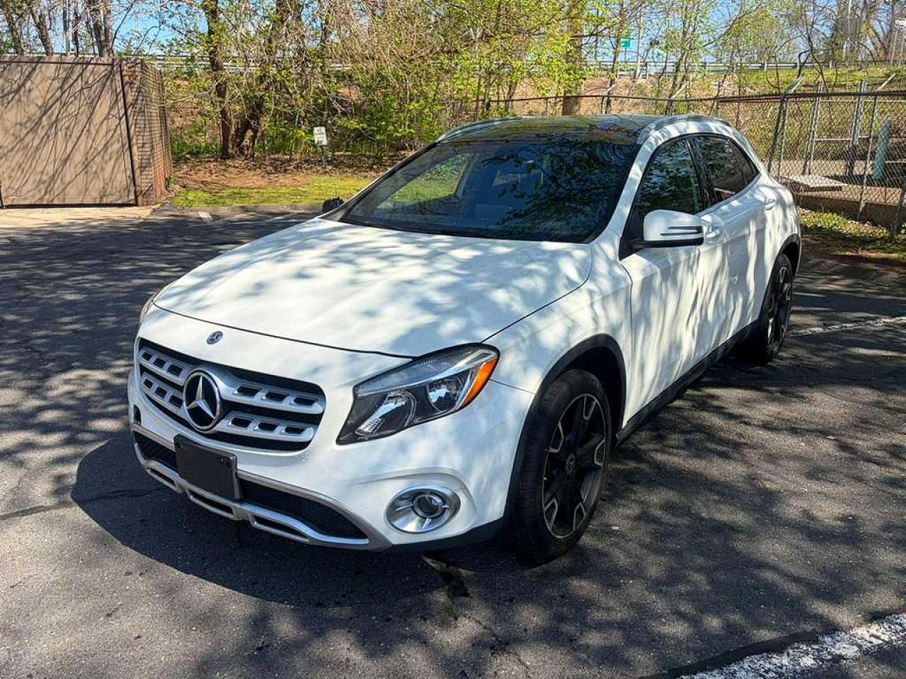 Salvage Mercedes-Benz GLA Image
