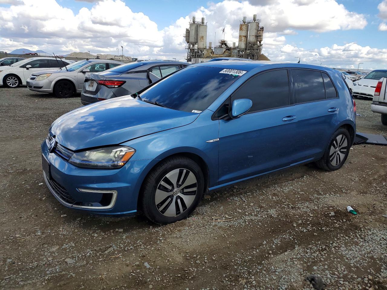 Salvage Volkswagen Golf Image