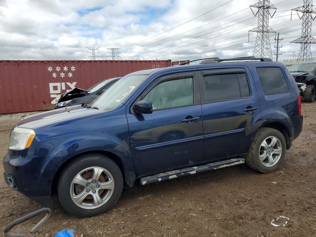 Salvage Honda Pilot Image