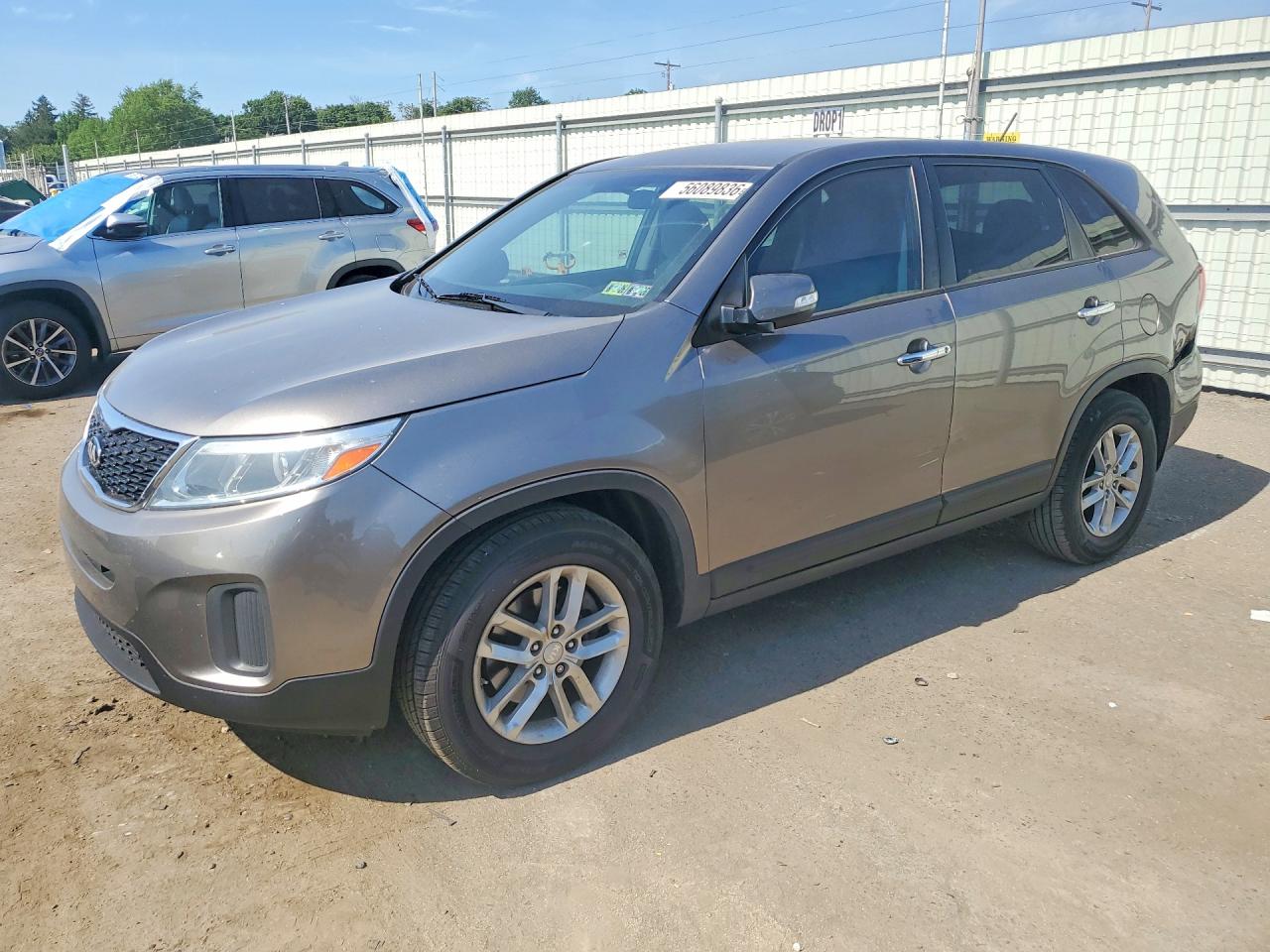 Salvage Kia Sorento Image