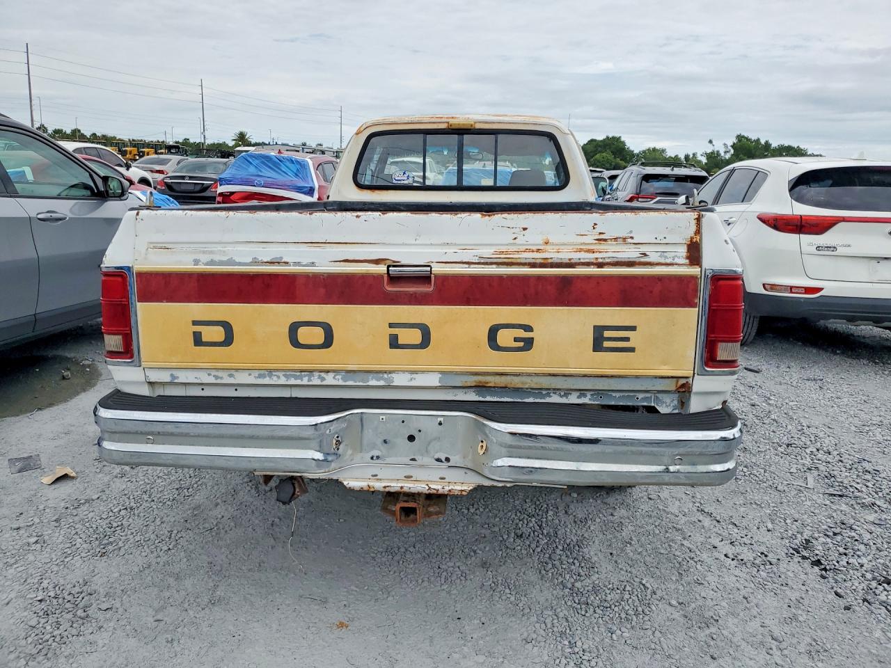 Dodge D-Series D200
