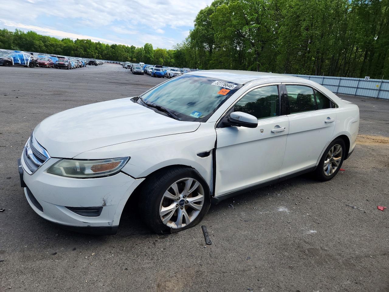 Salvage Ford Taurus Image