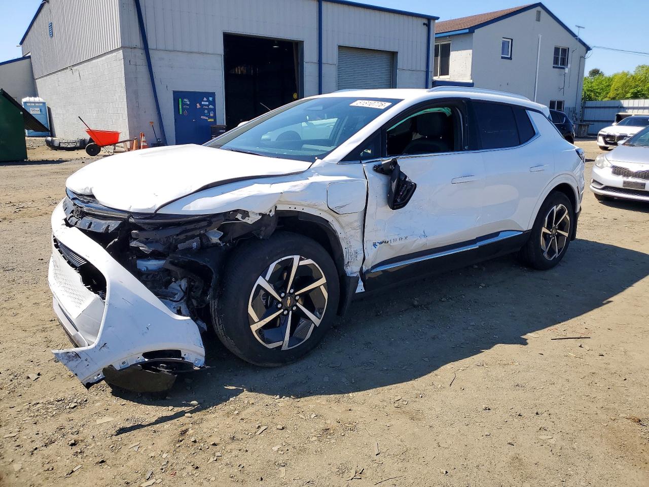 Salvage Chevrolet Equinox Image
