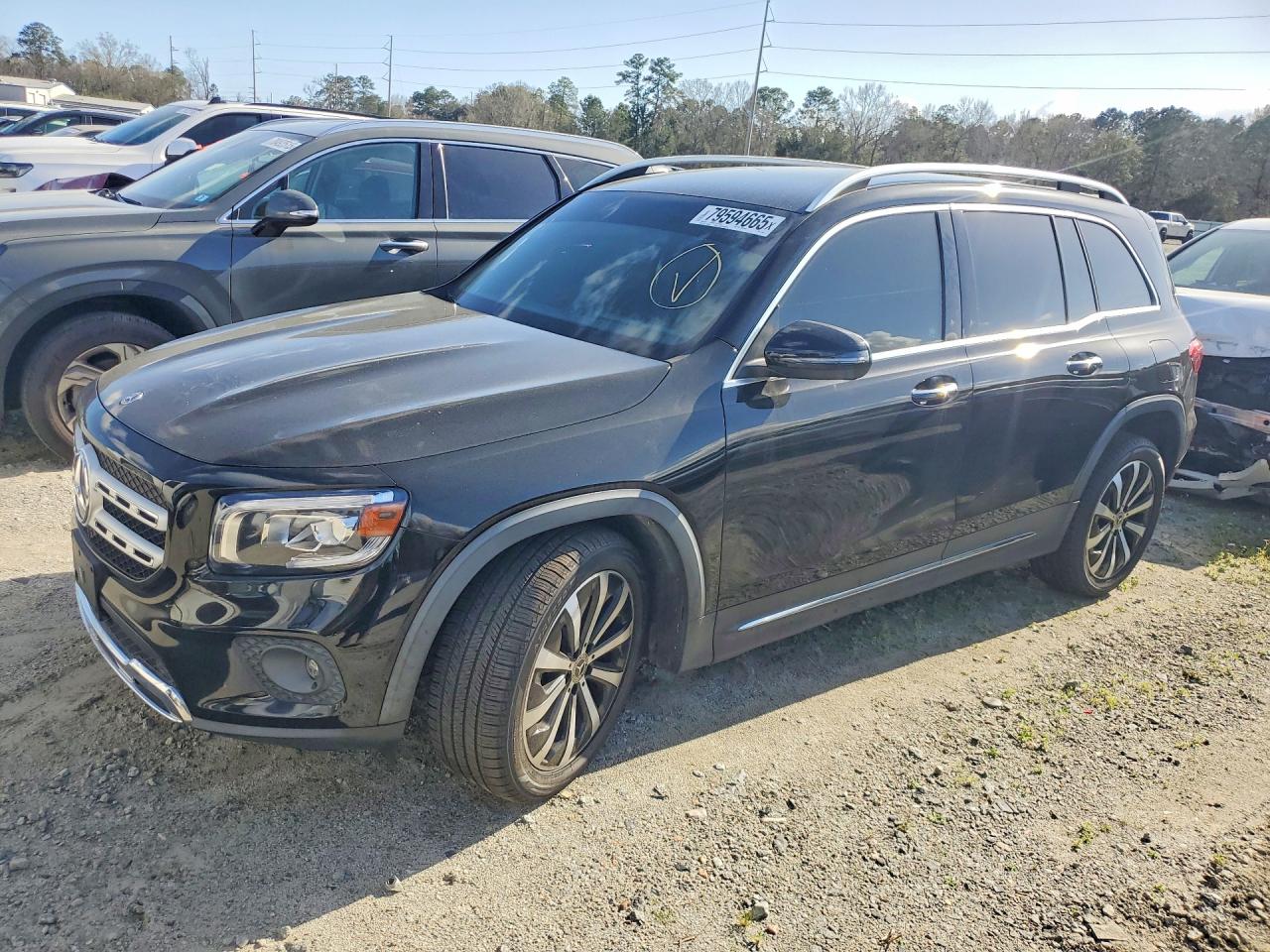 Salvage Mercedes-Benz GLB Image