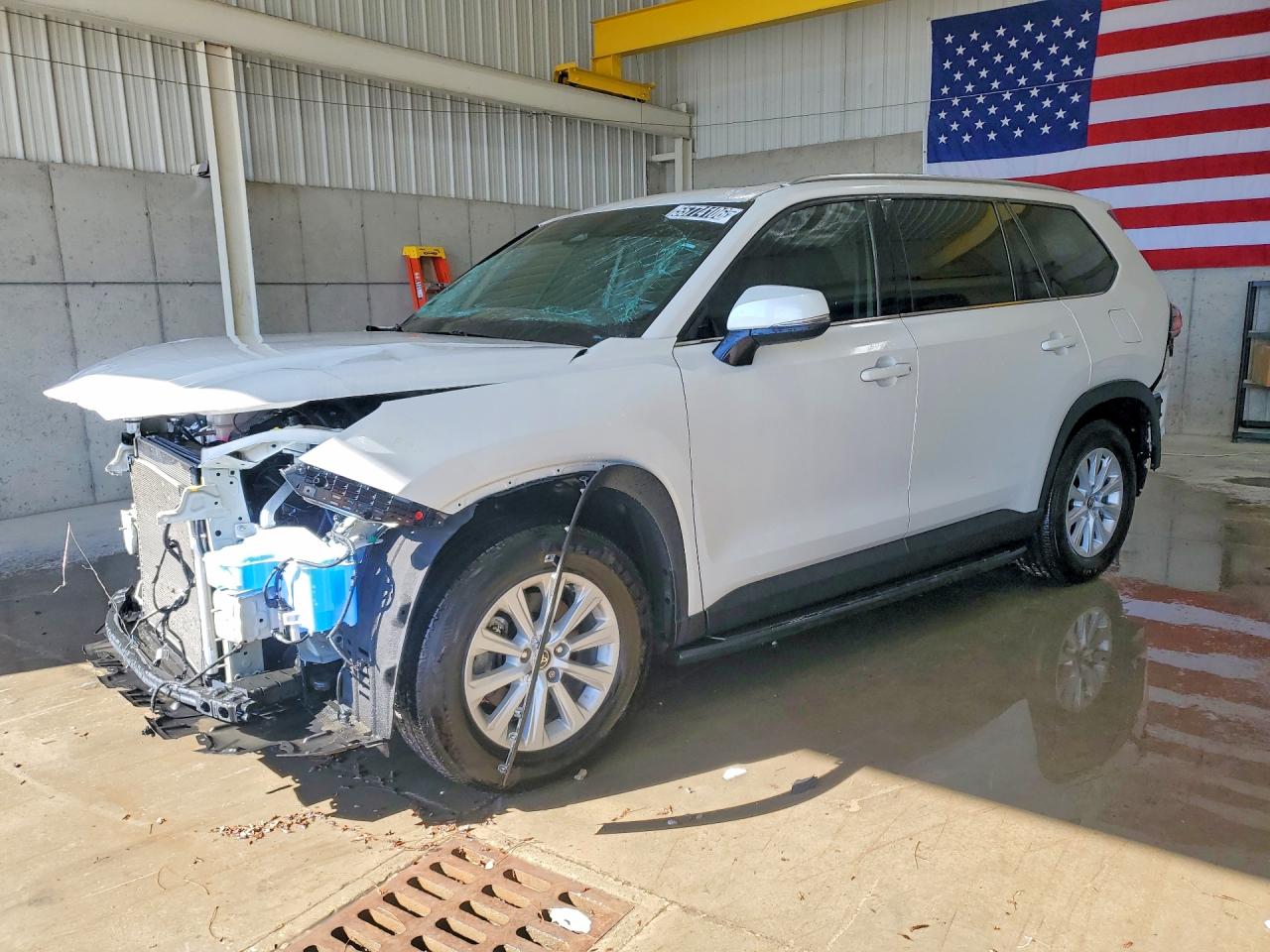 Salvage Toyota Grand Highlander Image
