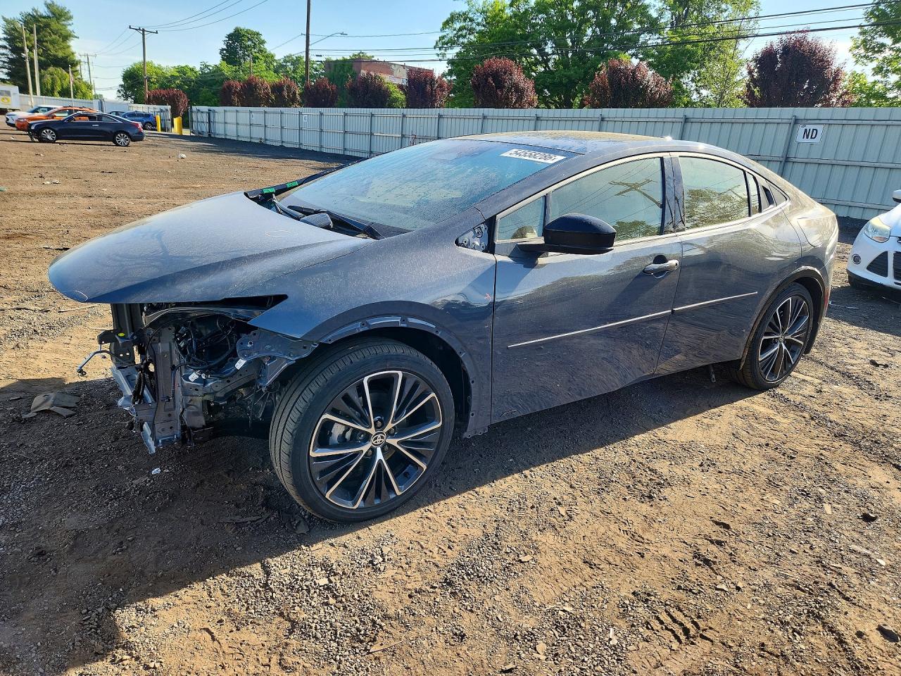 Salvage Toyota Prius Image