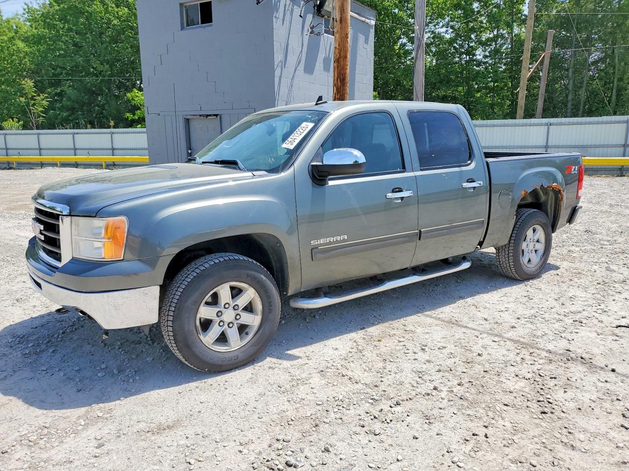 Salvage GMC Sierra Image