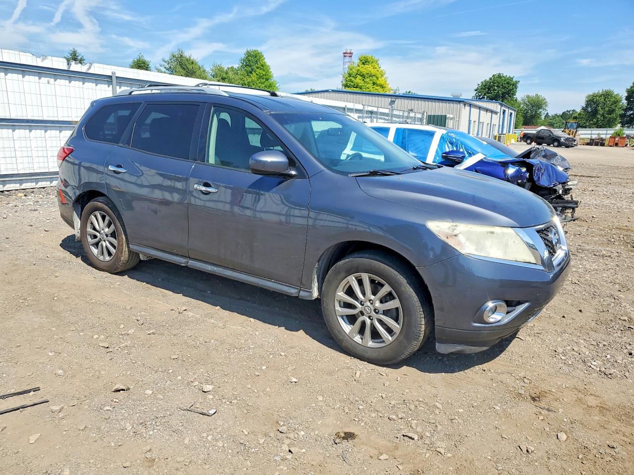 Nissan Pathfinder Sv