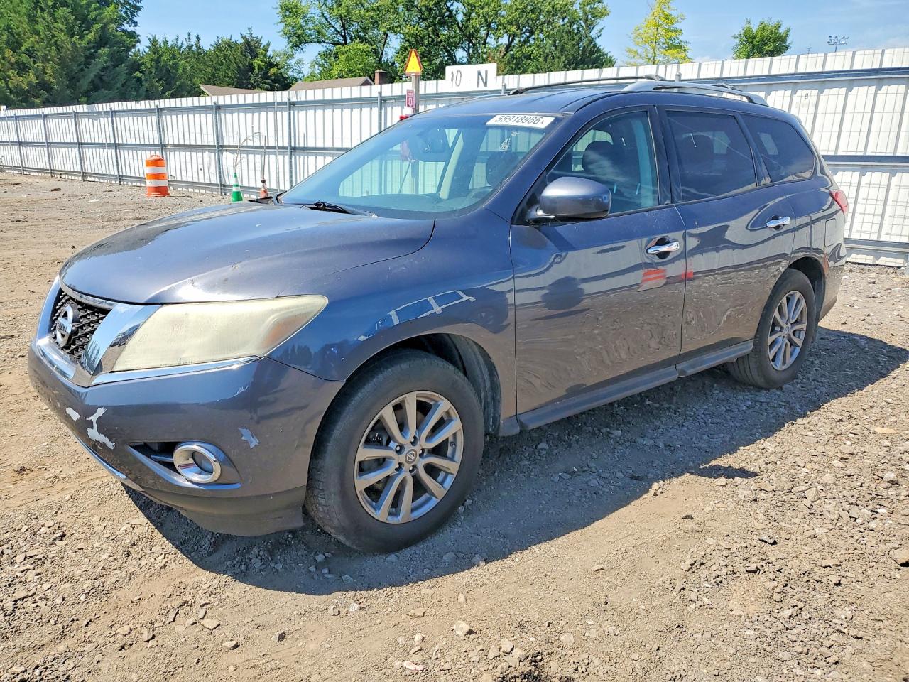 Salvage Nissan Pathfinder Image