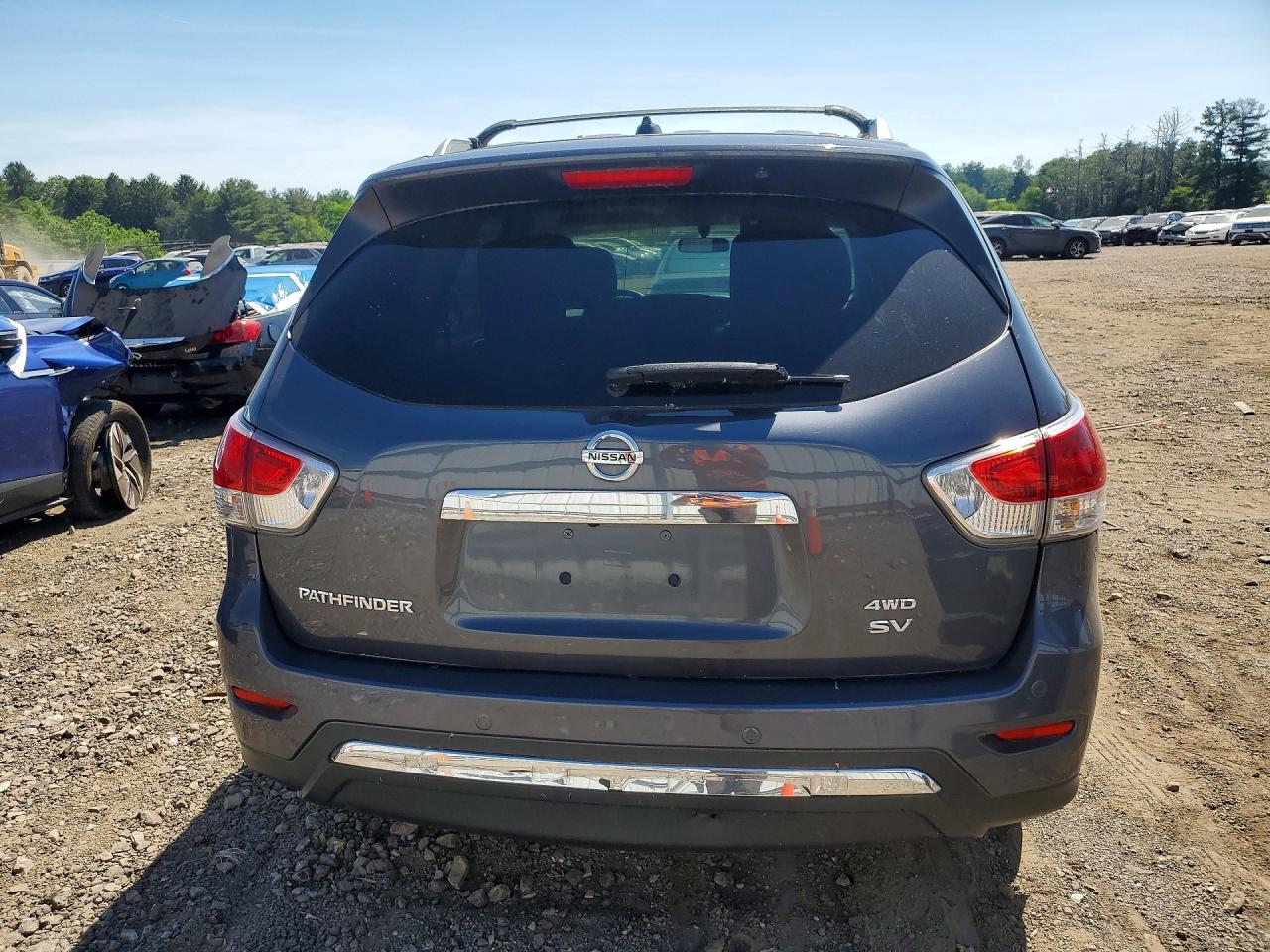 Nissan Pathfinder Sv
