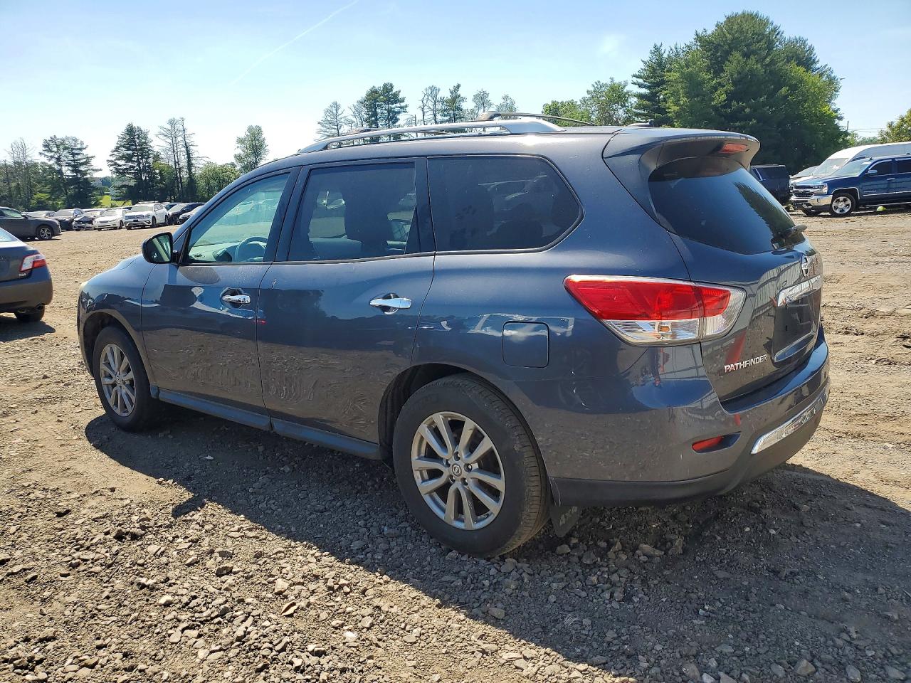 Nissan Pathfinder Sv