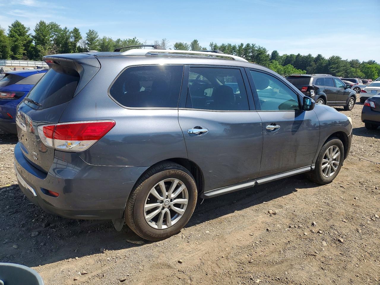 Nissan Pathfinder Sv