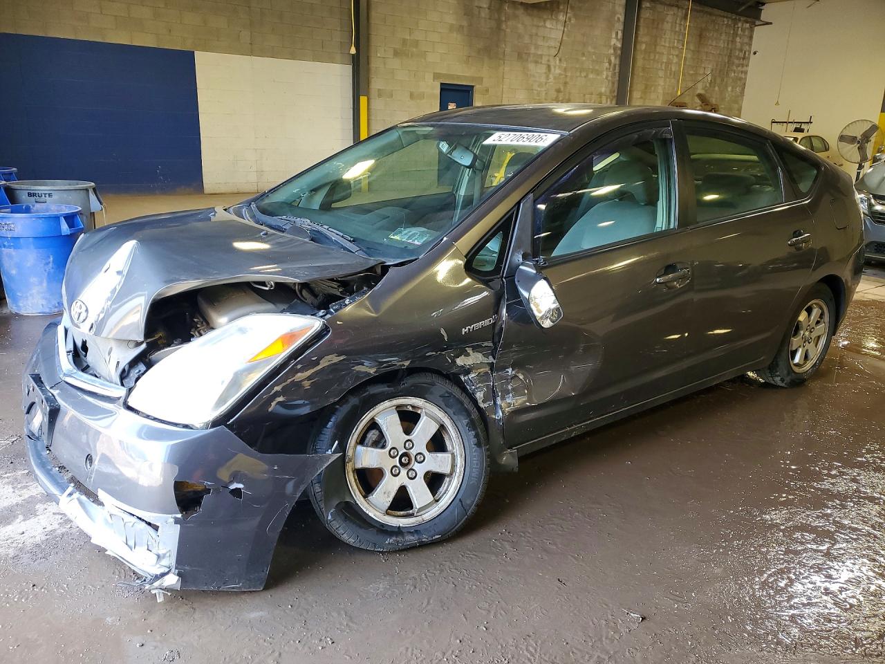 Salvage Toyota Prius Image