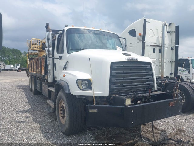 Salvage Freightliner 114sd Image