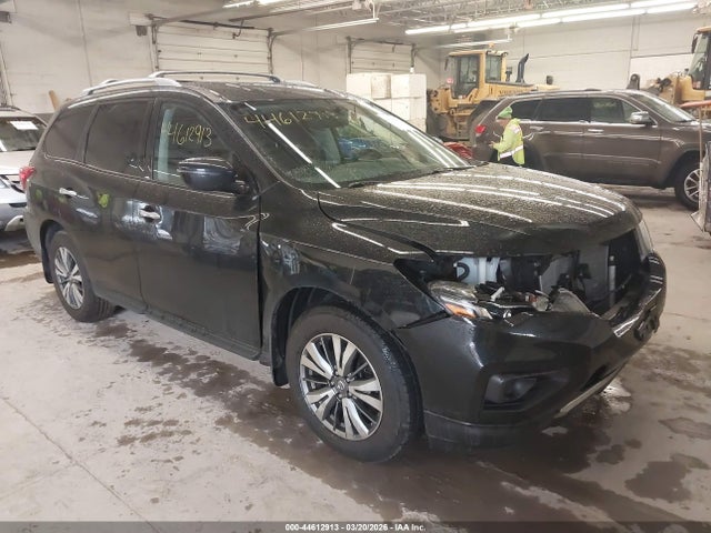 Salvage Nissan Pathfinder Image