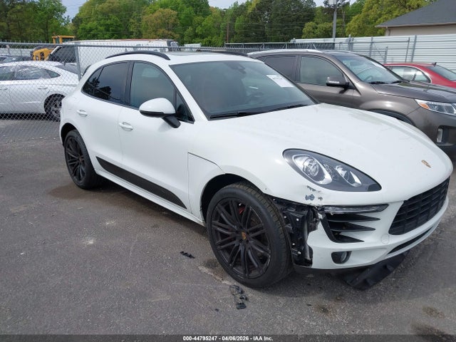 Salvage Porsche Macan Image