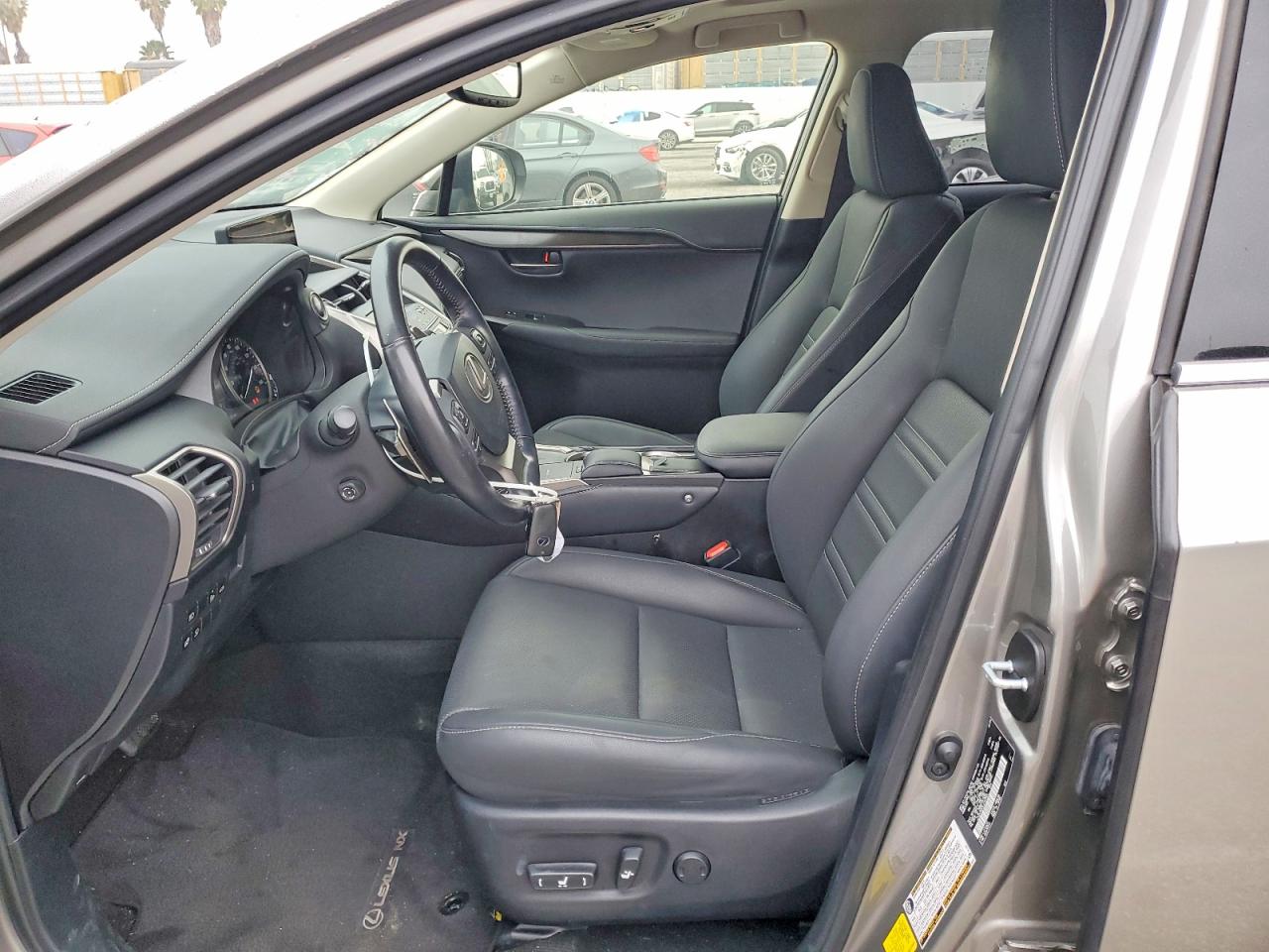 Lexus NX Base