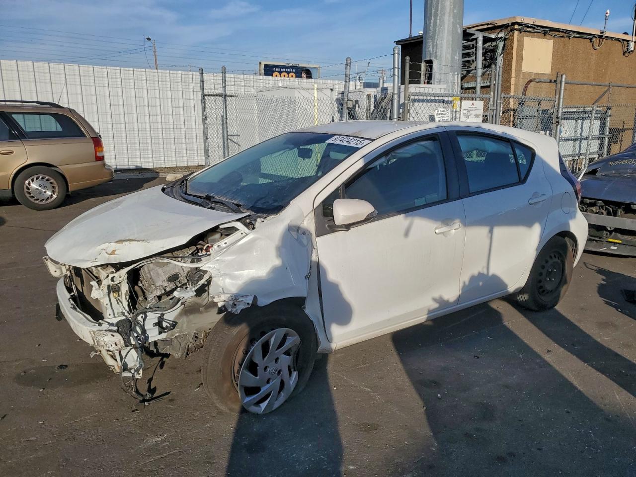 Salvage Toyota Prius Image