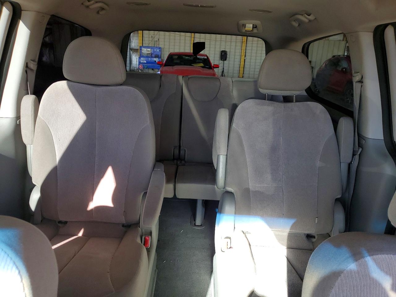 Kia Sedona Lx