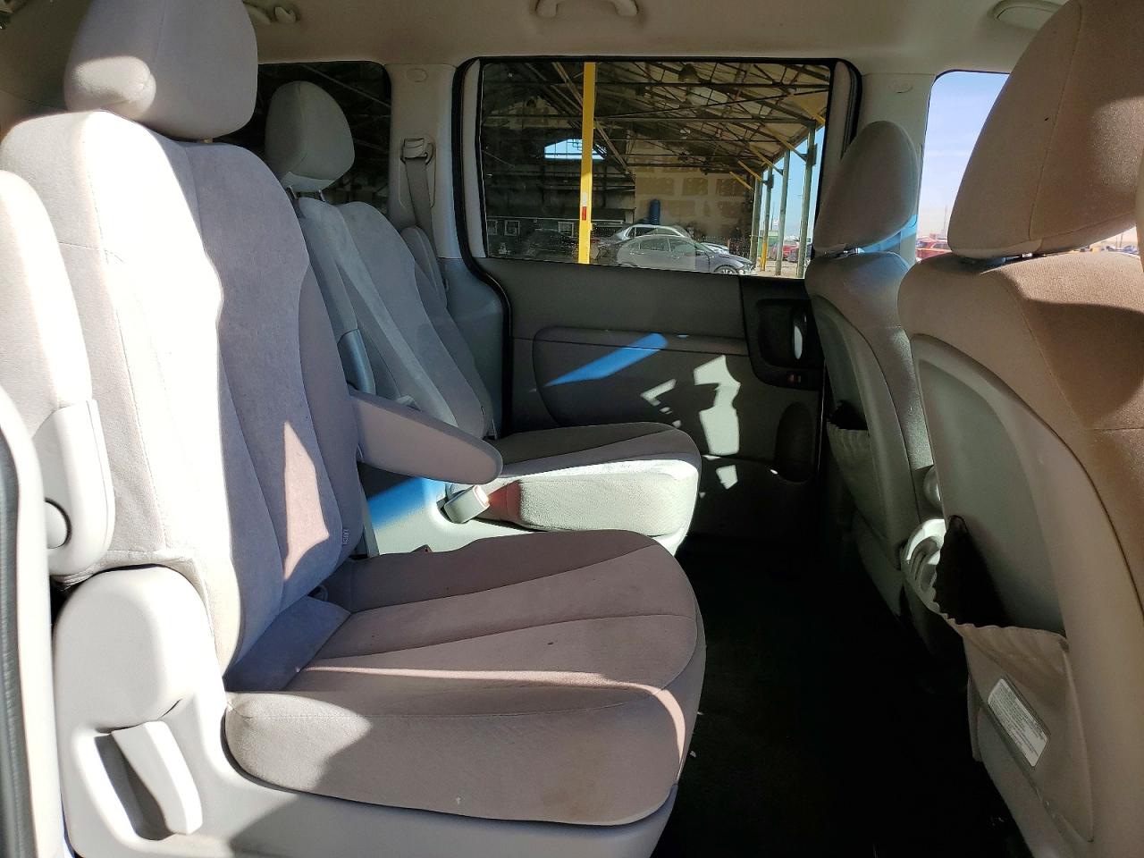 Kia Sedona Lx