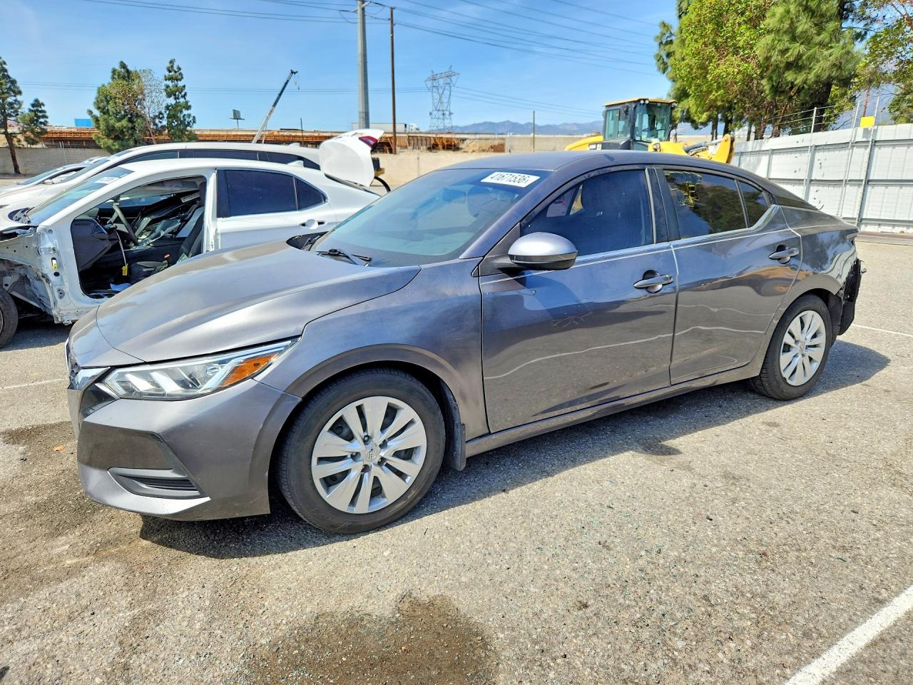 Salvage Nissan Sentra Image