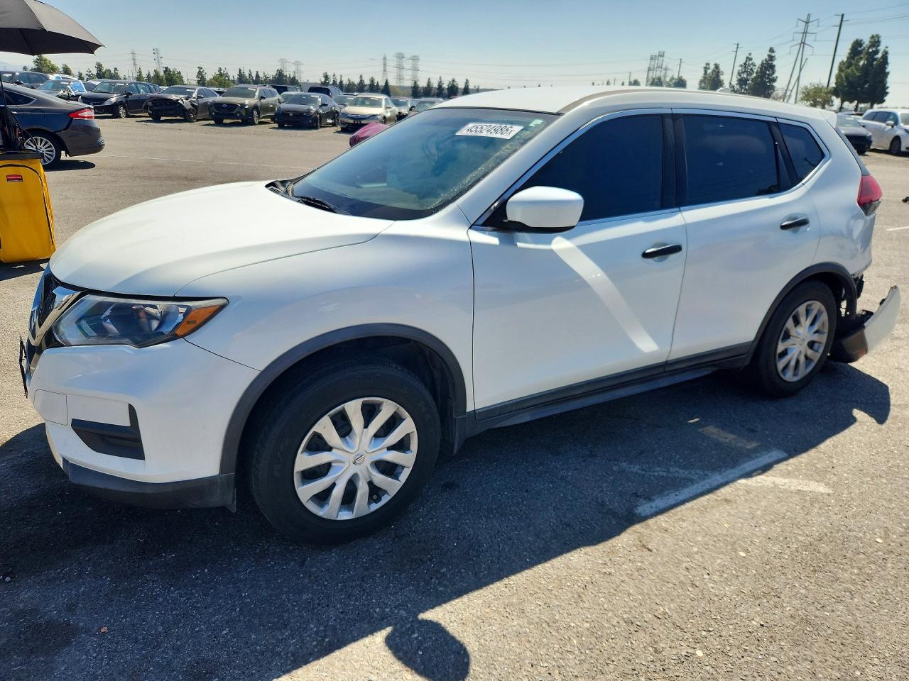 Salvage Nissan Rogue Image