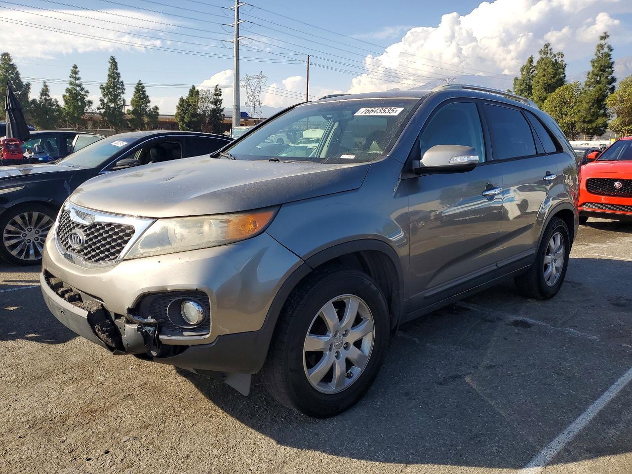 Salvage Kia Sorento Image