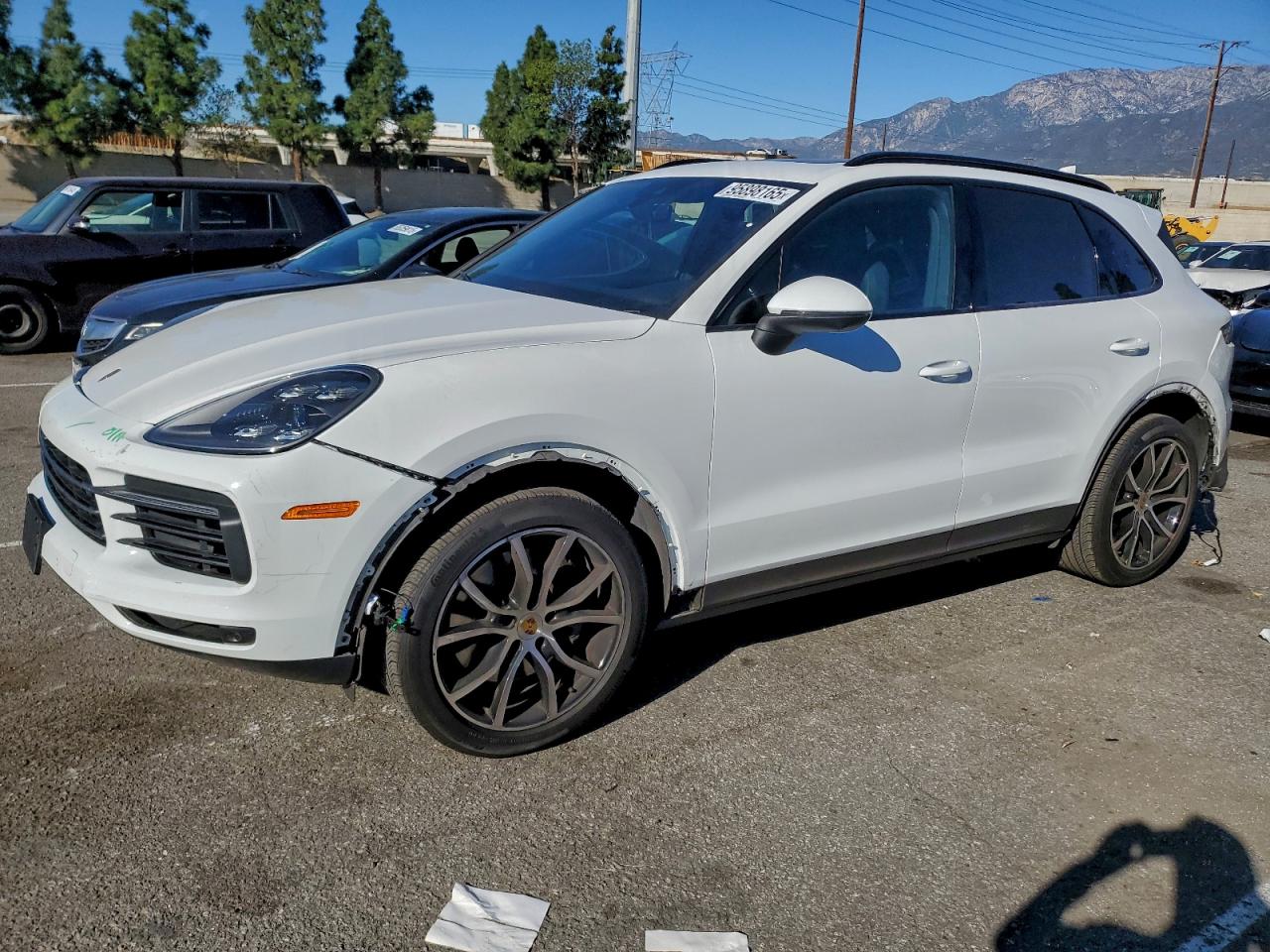 Salvage Porsche Cayenne Image