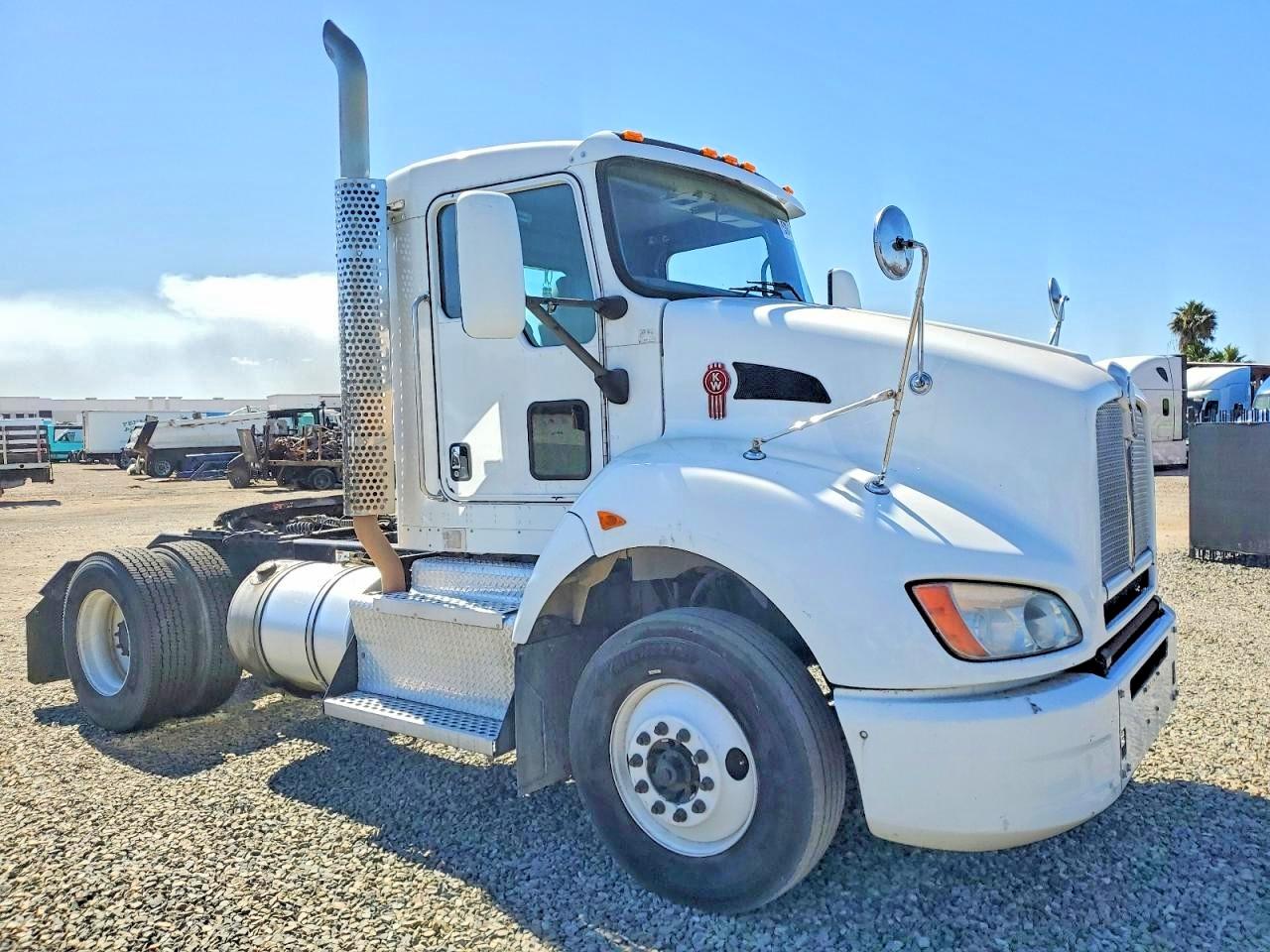 Salvage Kenworth Construction Image