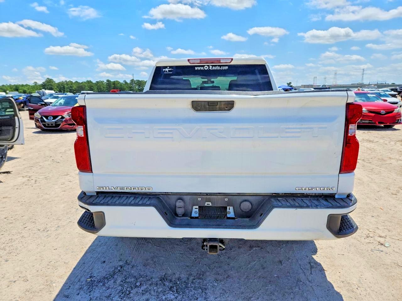Chevrolet Silverado C1500 Custom