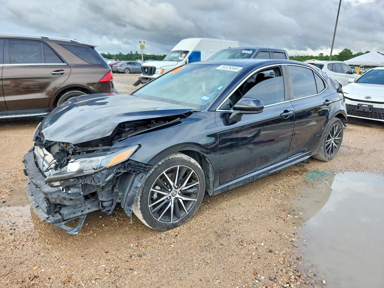 Salvage Toyota Camry Image