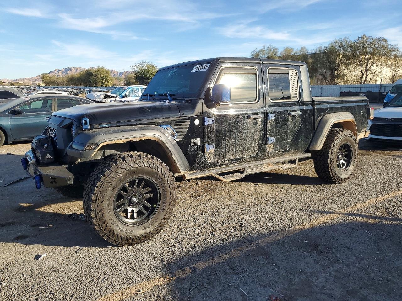 Salvage Jeep Gladiator Image