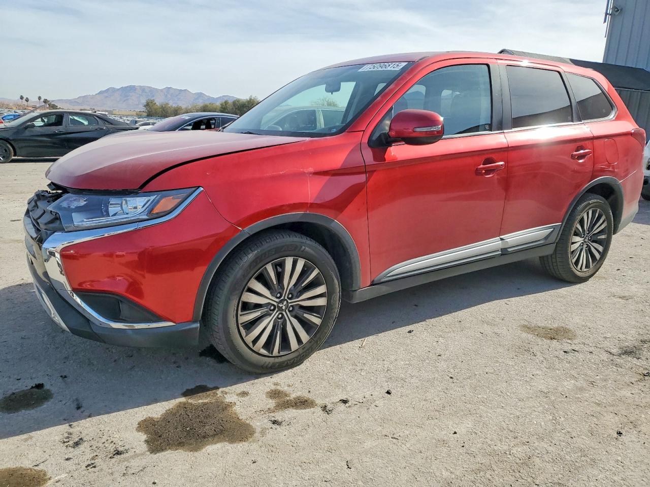 Salvage Mitsubishi Outlander Image