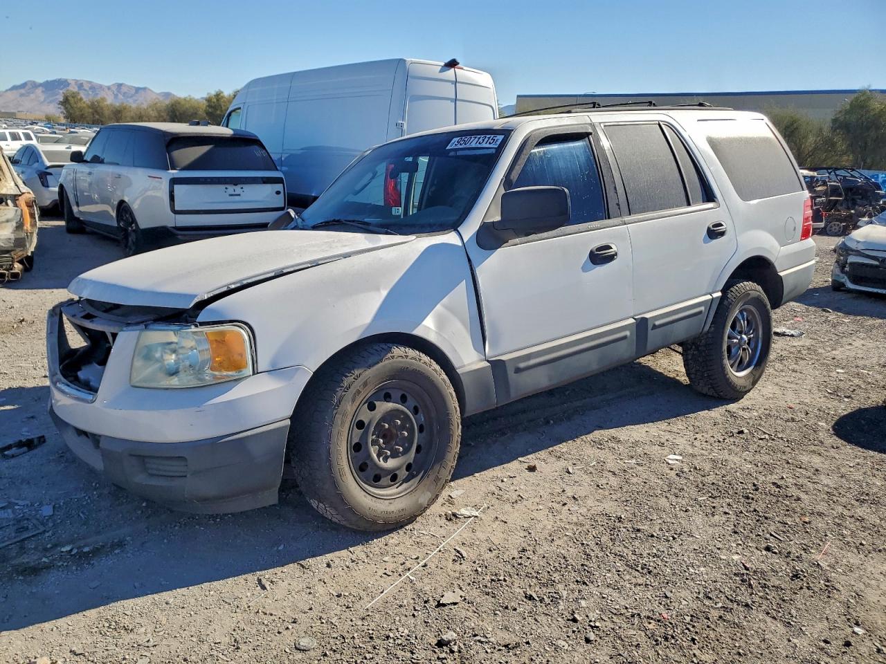 Salvage Ford Expedition Image
