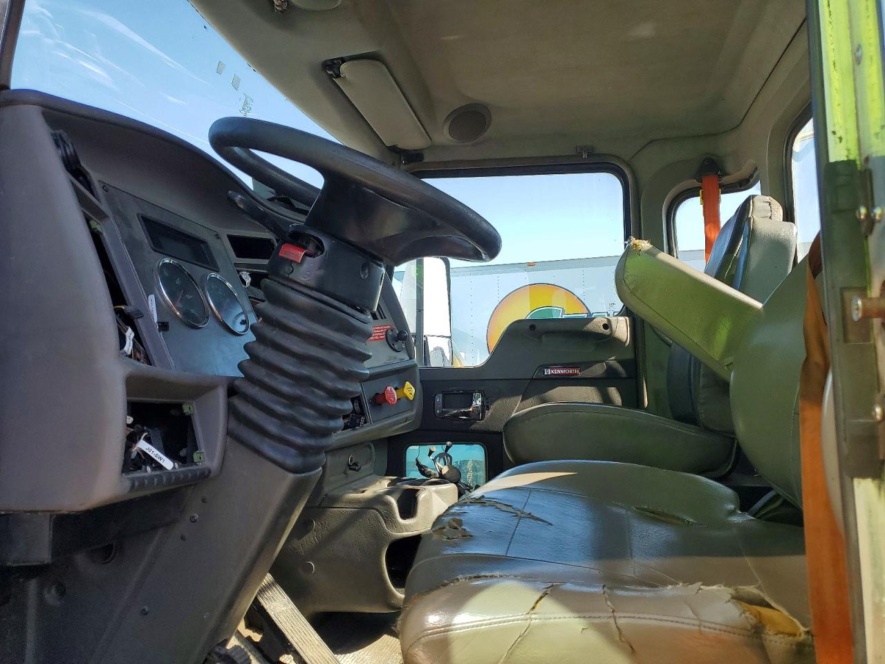 Kenworth T330
