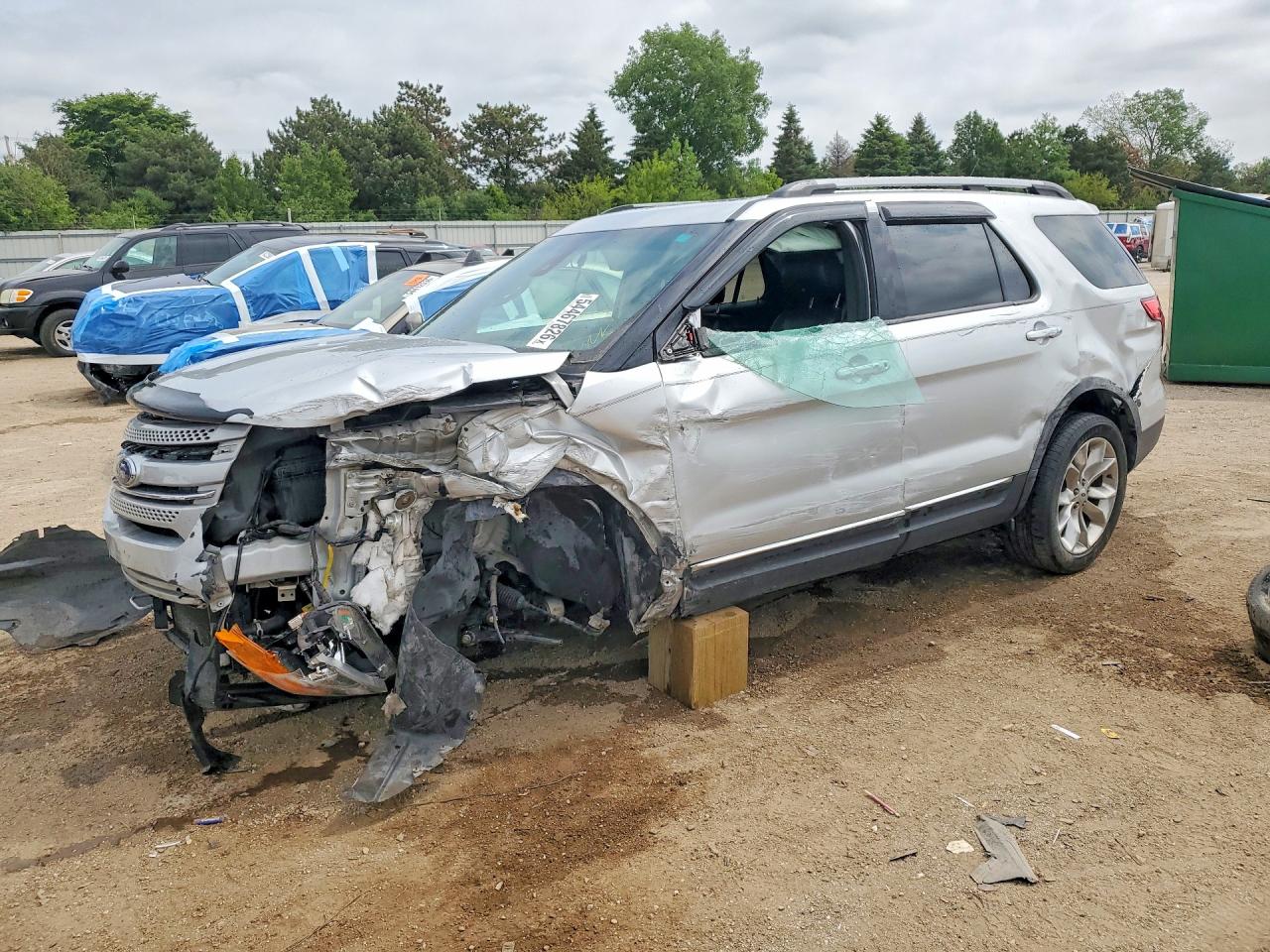 Salvage Ford Explorer Image