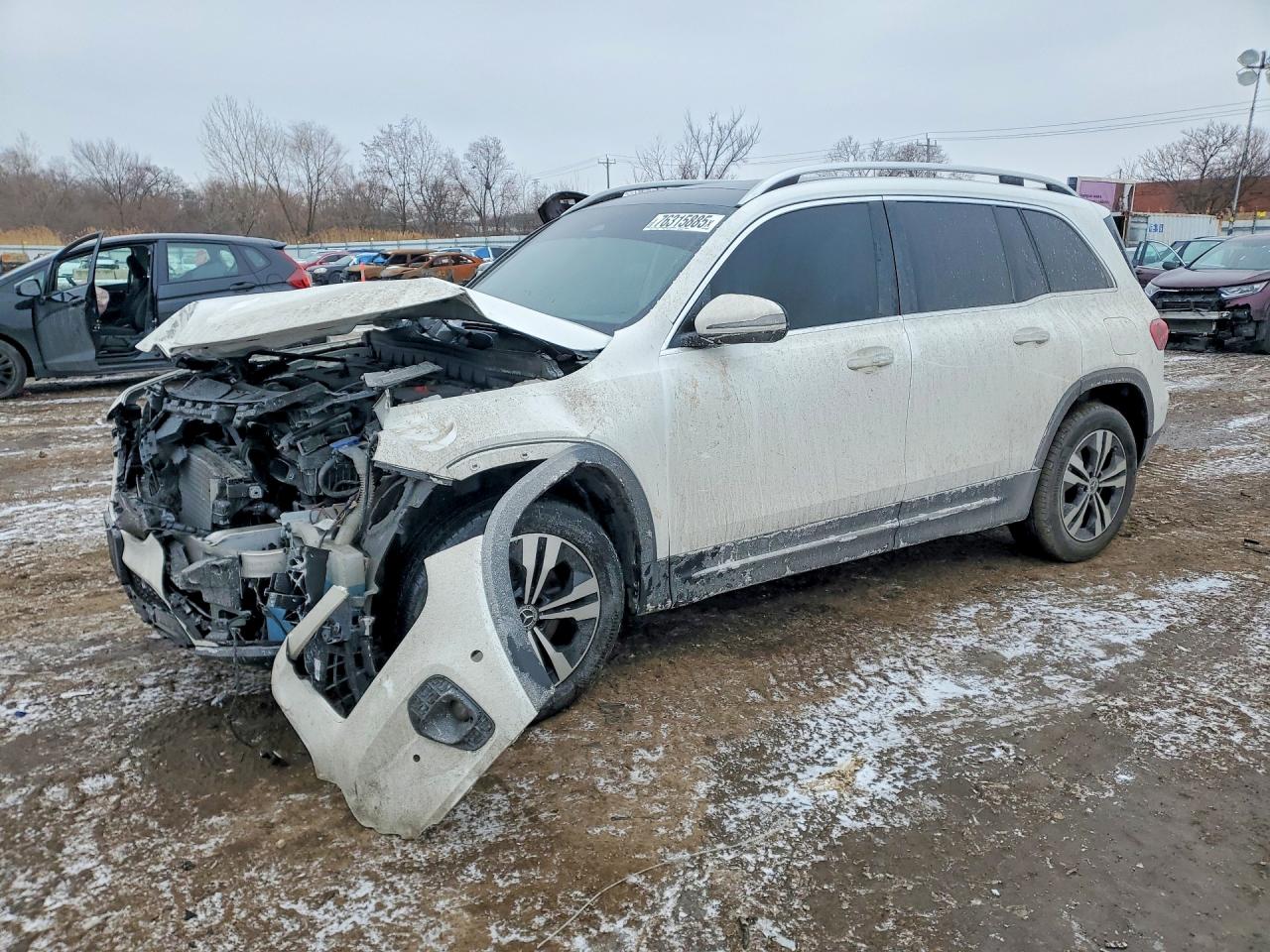 Salvage Mercedes-Benz GLB Image