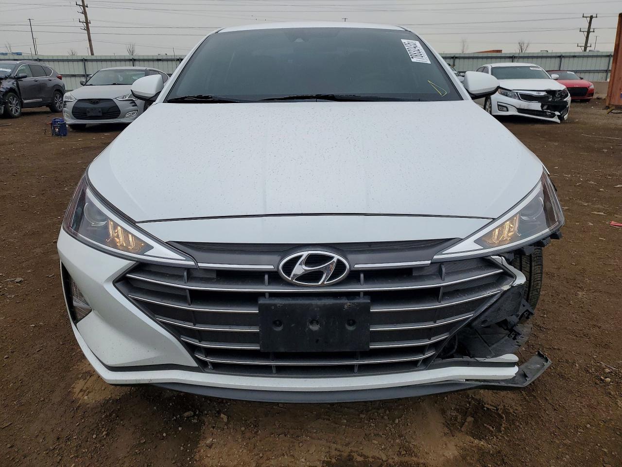 Hyundai ELANTRA Sel