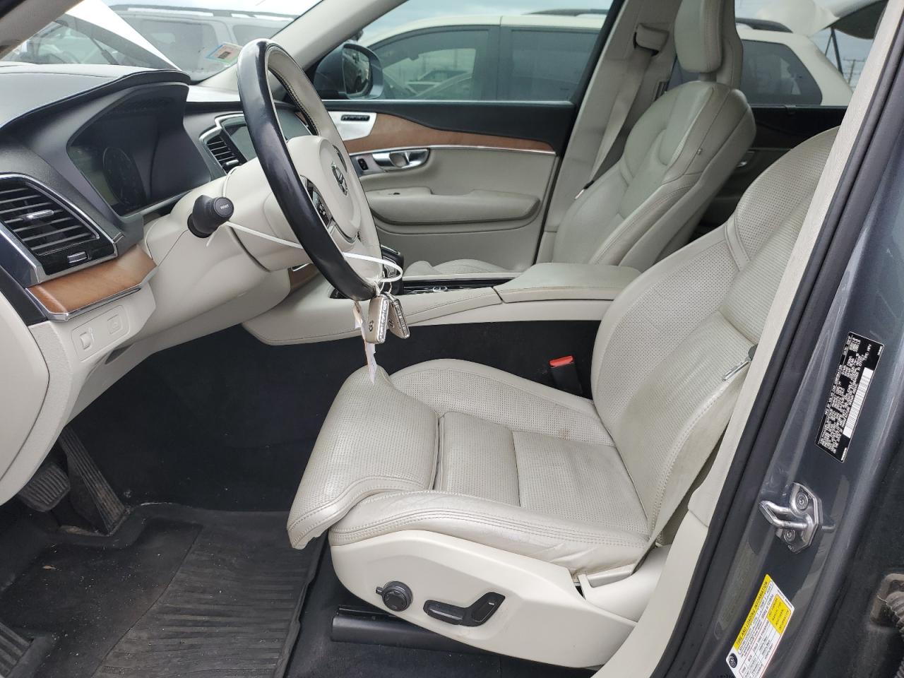 Volvo XC90 T6
