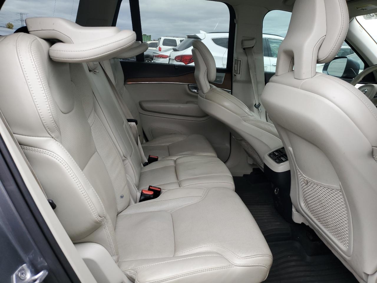 Volvo XC90 T6