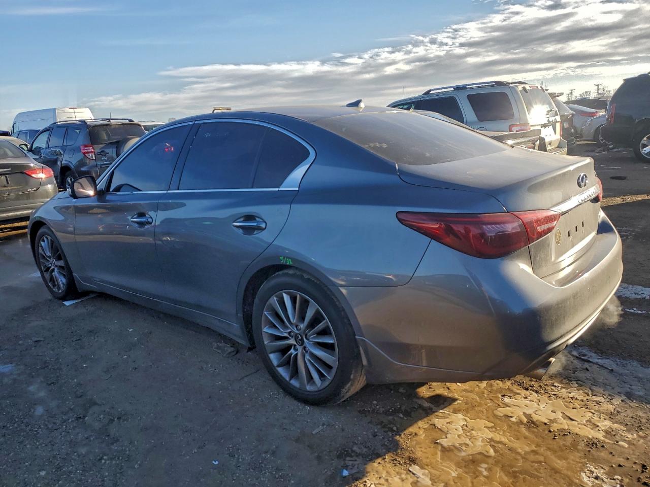INFINITI Q50 Luxe