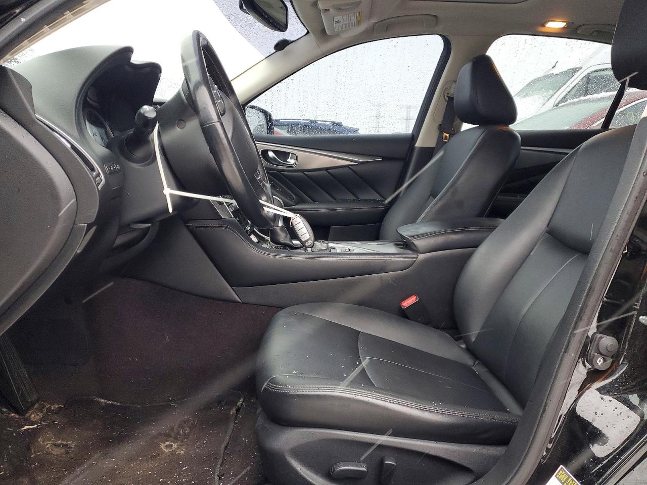 INFINITI Q50 Premium