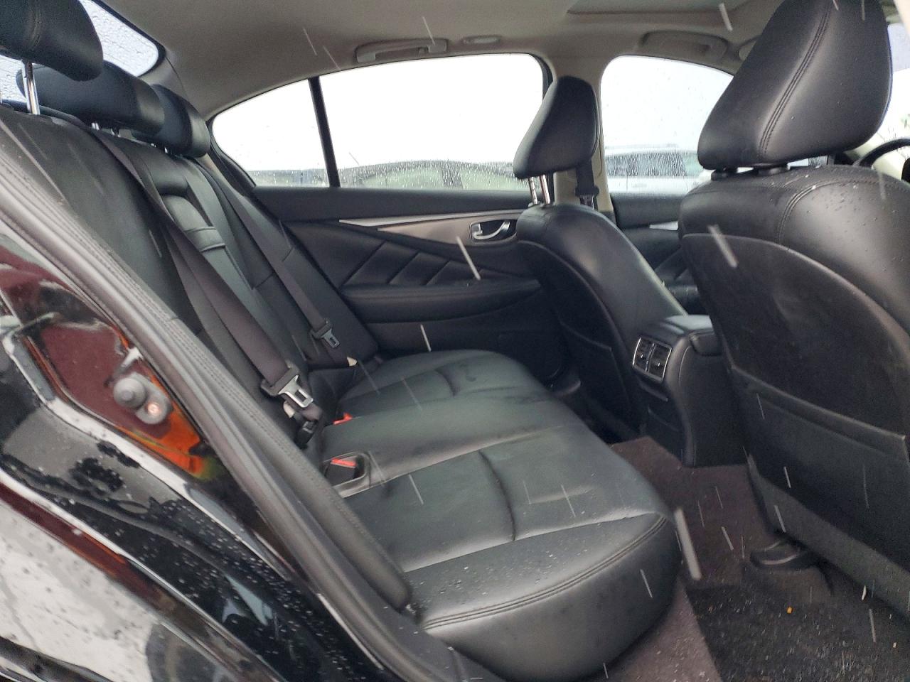 INFINITI Q50 Premium