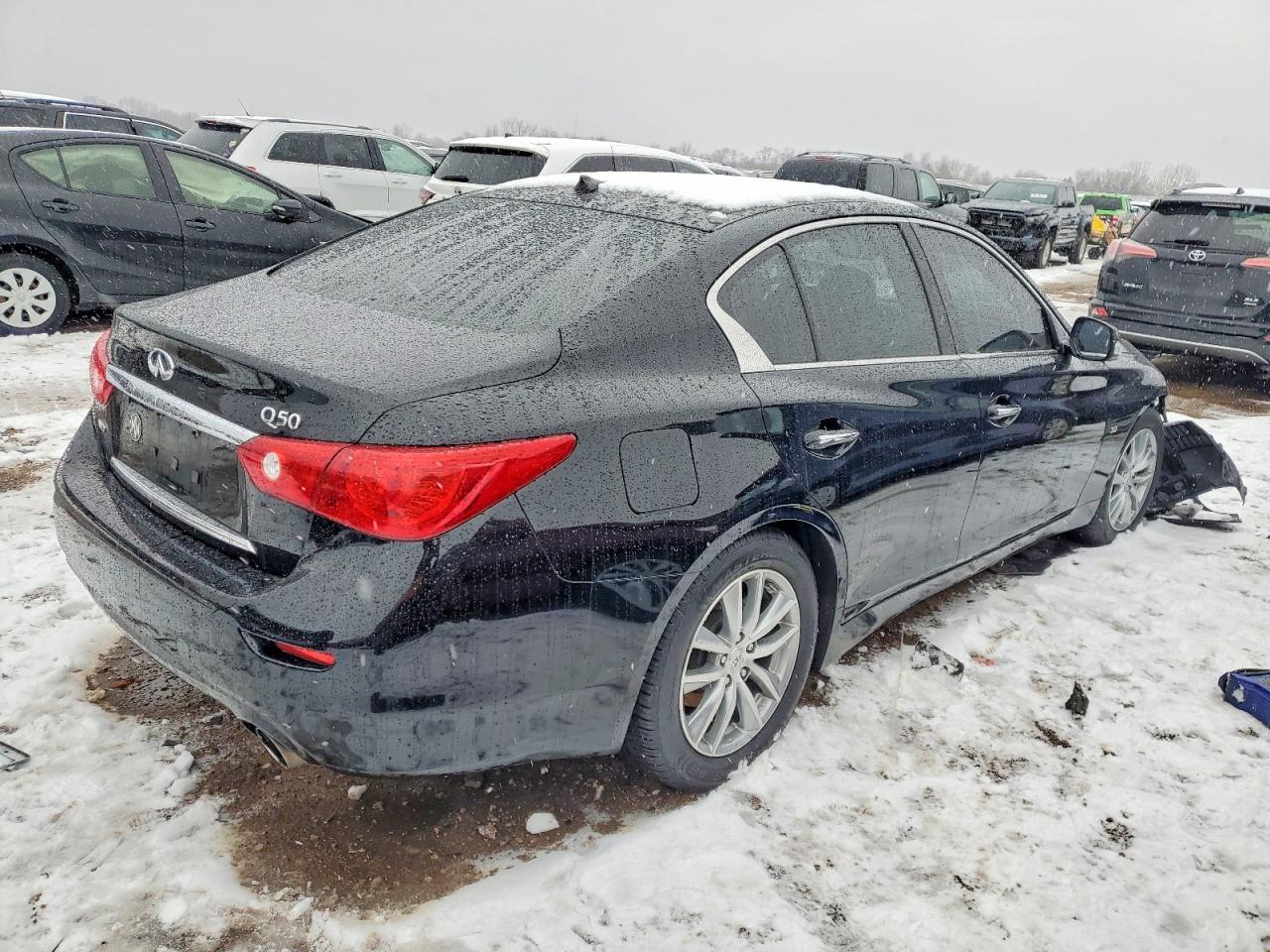 INFINITI Q50 Premium