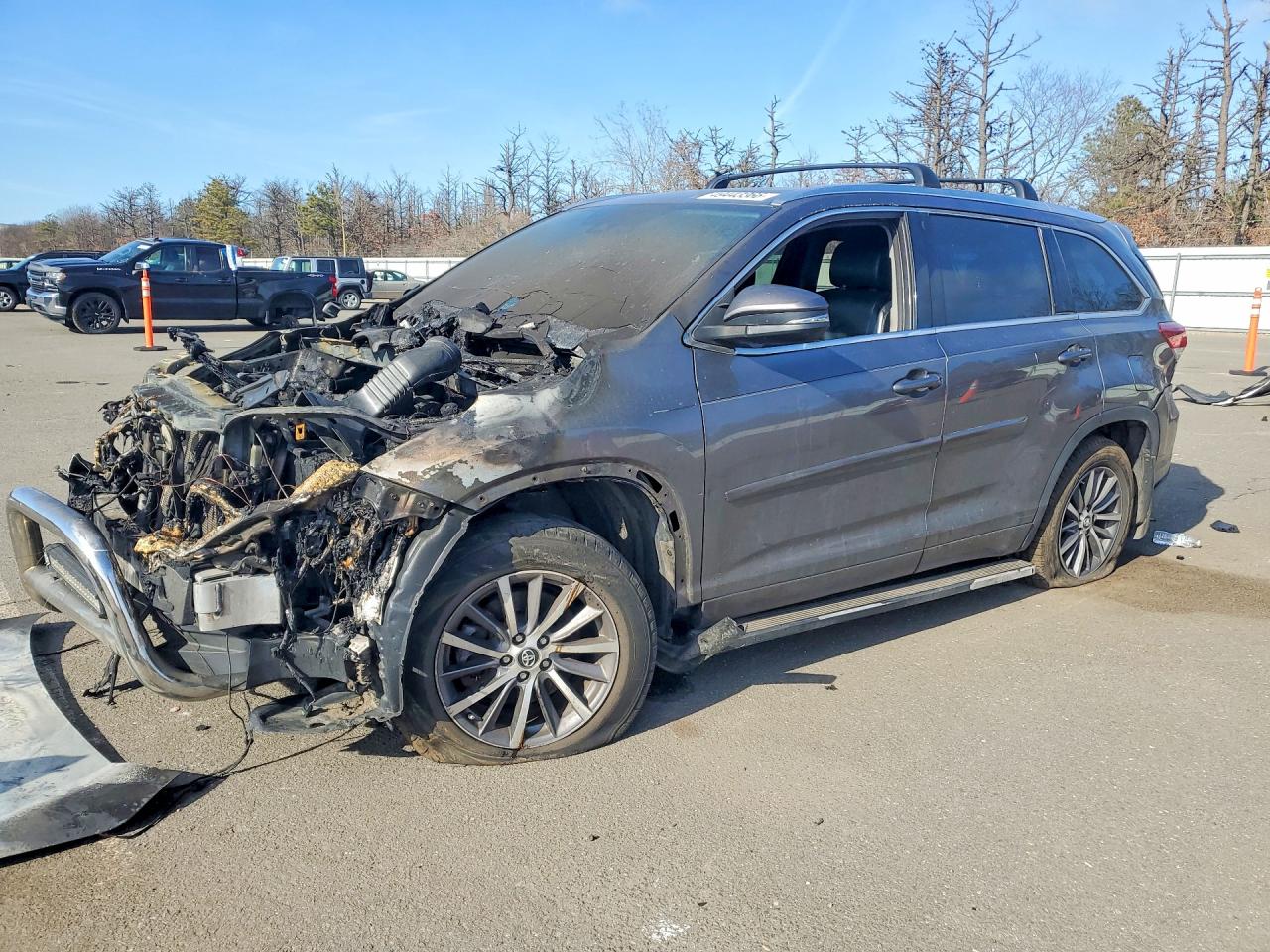 Salvage Toyota Highlander Image