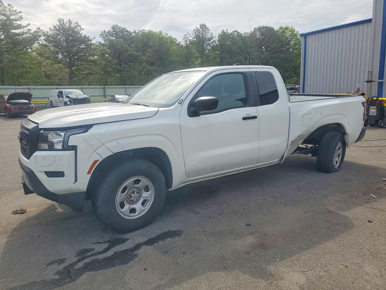 Salvage Nissan Frontier Image